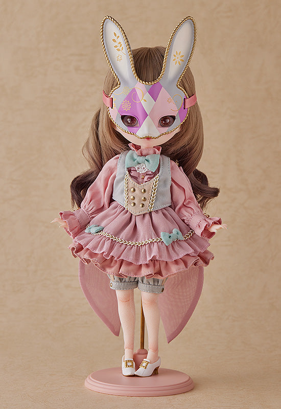 Harmonia bloom Seasonal Doll Beatrice