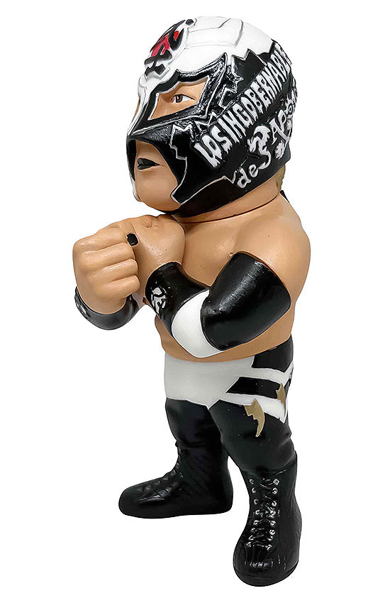 16d Collection 026: NEW JAPAN PRO-WRESTLING BUSHI (Black and White Costume)